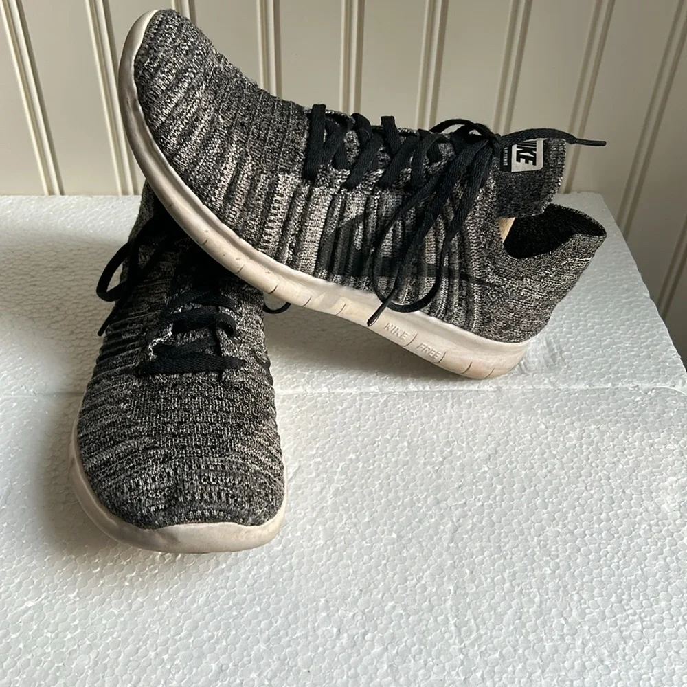 Nike Free kids youth run flyknit natural lace up sneakers size 6.5Y black grey